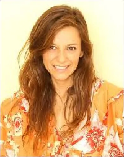 Comment s'appelle l'actrice qui incarne Monica ?