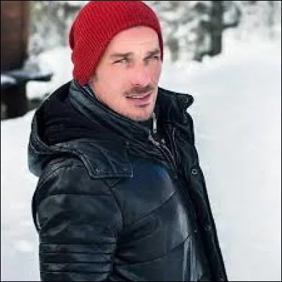 Comment s'appelle l'acteur qui incarne Rey ?