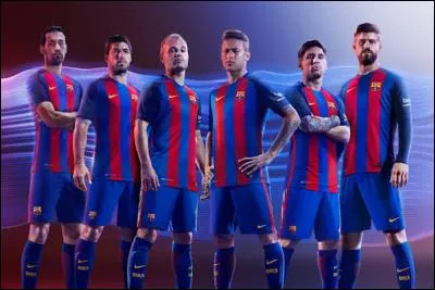 Au FC Barcelone , qui porte le numéro 4 ?