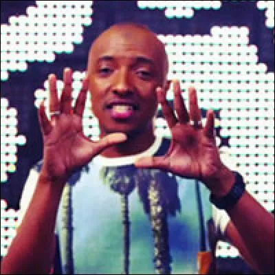 Complète - "Il veut ton fessier mmmm, il veut ton"