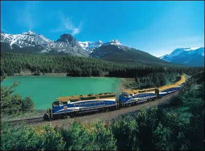 Le Rocky Mountaineer (Canada) rejoint deux villes, lesquelles ?