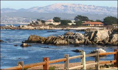 Située en bordure du Pacifique, elle était la capitale de la Californie avant 1849. Quelle est cette ville ?
