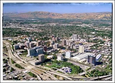Située dans le sud de la Silicon Valley, elle est, avec près d'un million d'habitants, la 3e ville de Californie. De quelle ville s'agit-il ?
