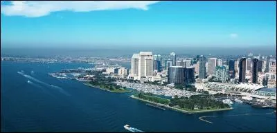 Grande ville portuaire du Sud, base de la marine américaine, c'est la 2e ville de Californie par sa population. De quelle ville s'agit-il ?
