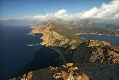 Cette photo représente le capo Rosso. Où le situez-vous ?