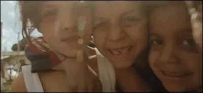 Cette image apparaît dans le clip :