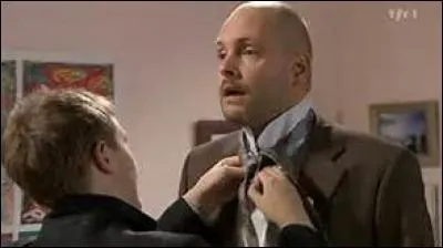 Sous l'emprise de qui tombe Alix malgr&eacute; la protection d'Adriana ?