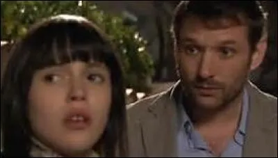 De qui Alix prend-elle le parti avant que cette personne soit emprisonn&eacute;e pour violences conjugales ?