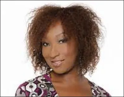 Qui joue Sara Douala ?