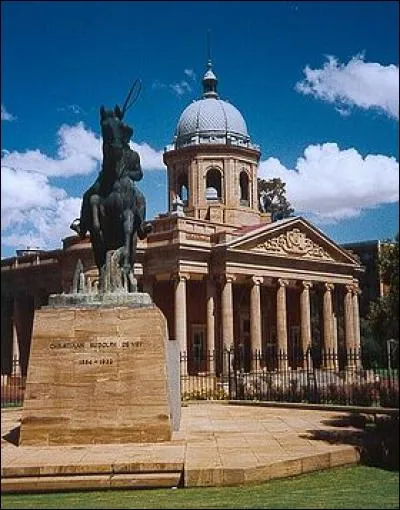 Dans quel pays se trouve Bloemfontein ?