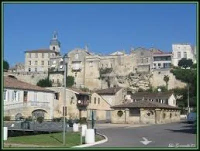 Nous nous situons à Bourg. Commune de l'aire urbaine Bordelaise, sur la Dordogne, elle se situe dans le département ...