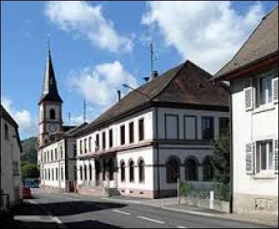 Je vous emmène à la découverte de Kruth. Commune de l'arrondissement de Thann-Guebwiller, en contrebas de la Route des Crêtes, elle se situe dans le département ...
