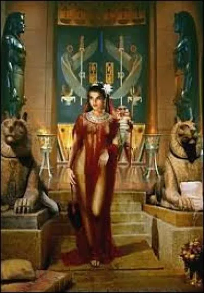 A quel âge devient-elle reine d'Égypte ?