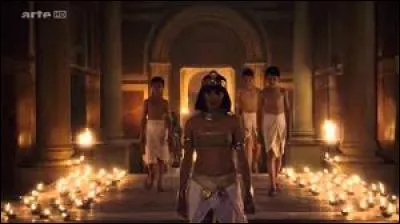 Qui est le père du premier fils de Cléopâtre ?