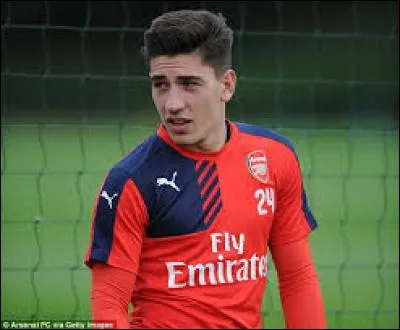 Dans quel club Hector Bellerin a-t-il été prêté par Arsenal en 2013-14 ?