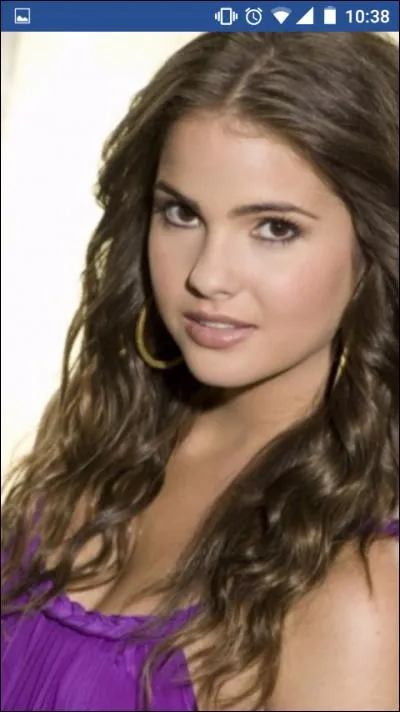 Qui joue le rôle de Malia ?