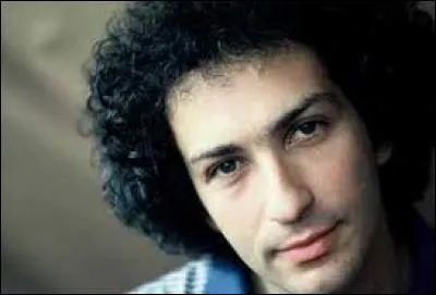 Quel chanteur meurt d'une crise cardiaque le 2 août 1992 ?