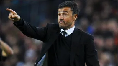 Comment s'appelle l'entraîneur du FC Barcelone ?