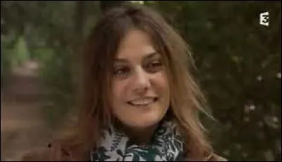 Qui jouait Lara Belvèze ?