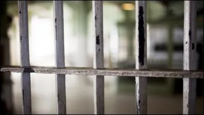 Il est fait prisonnier et tente de s'évader à plusieurs reprises en...