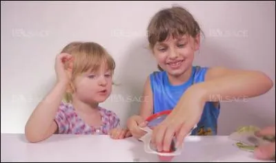 Comment s'appellent les 2 filles les plus jeunes sur YouTube ?