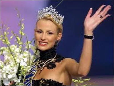 Comment s'appelait la Miss France 2001 ?