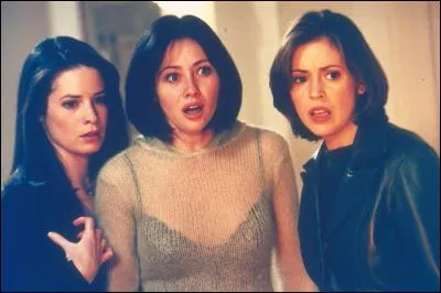 Quels événements se produisent dans l'épisode "Quand tombent les masques" ?