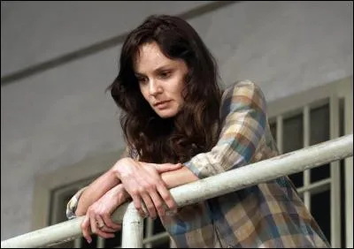 De qui Lori est-elle enceinte ?