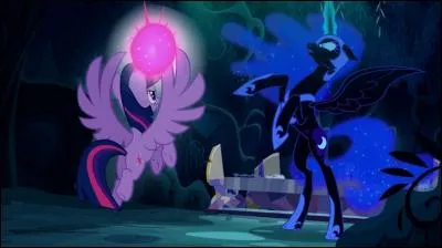 Comment Twilight Sparkle réussit-elle à vaincre Nightmare Moon ?