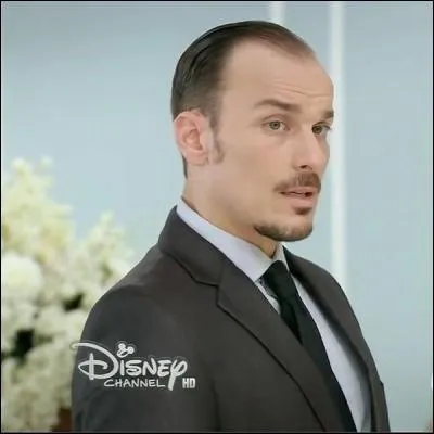 Qui joue le rôle de Rey ?