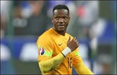 Où joue Steve Mandanda?