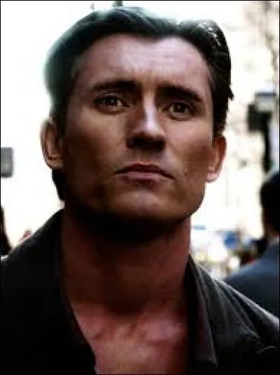 Finn est devenu vampire grâce au sang de :