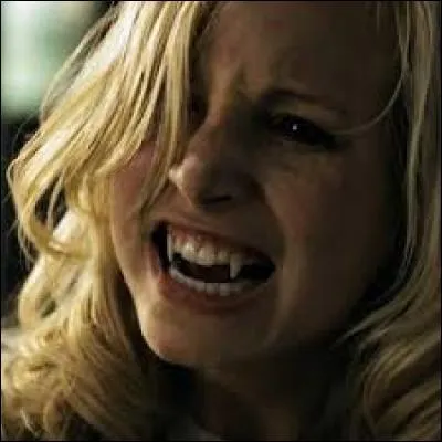 Caroline est devenue vampire grâce au sang de :