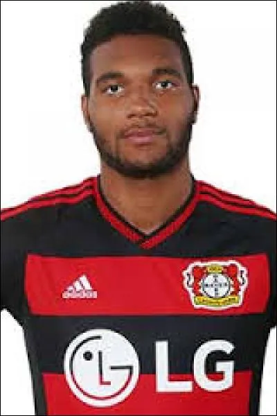 Où joue Jonathan Tah, grand espoir du football allemand ?