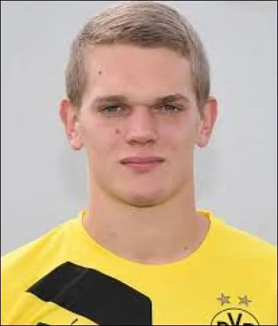 Dans quel club Matthias Ginter a-t-il fait ses débuts professionnels ?