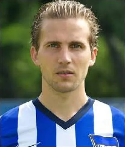 De quelle nationalité est Peter Pekarik ?