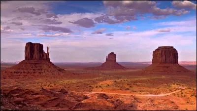 Il se situe sur les terres des Indiens Navajos et ce n'est pas un parc national; mais ses paysages ont leur place dans la beauté de l'Ouest américain. Dans quel Etat se trouve "Monument Valley"?