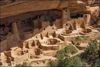 Mesa Verde est le seul parc à mettre l'accent sur l'héritage culturel avec les habitations troglodytes. Dans quel Etat se trouve-t-il ?