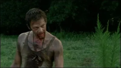 Qui tire sur Daryl pensant qu'il s'agit d'un rôdeur ?