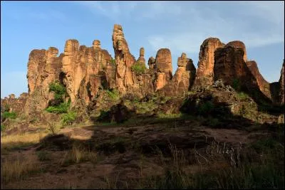 Les pics de Sindou sont un site touristique situé à :