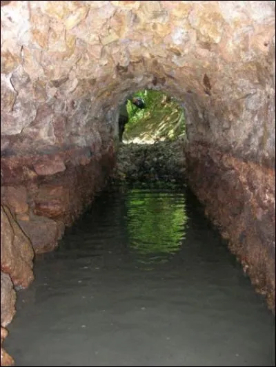 Quel est le nom du plus long des 9 aqueducs ?