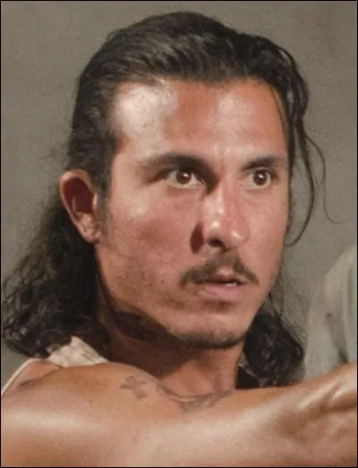 Combien d'anciens détenus le groupe rencontre-t-il dans la prison ?