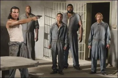 Lequel de ces détenus a fait entrer des rôdeurs dans l'enceinte de la prison, fait retentir la sirène et ainsi semé la panique ?