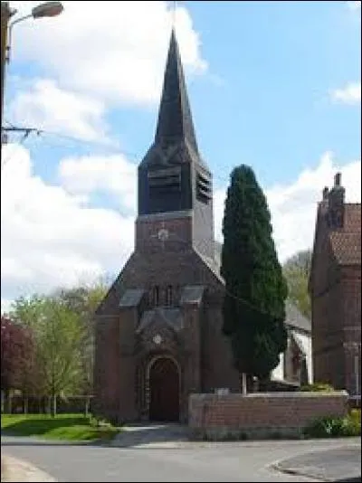 Voici l'église Saint-Vaast d'Ivergny. Village de l'arrondissement d'Arras, il se trouve dans le département ...