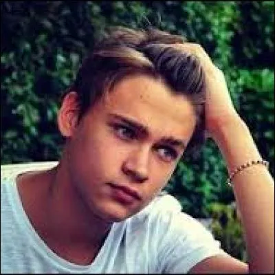 Christian avoue à Alex qu'il est amoureux d'une fille. Laquelle ?