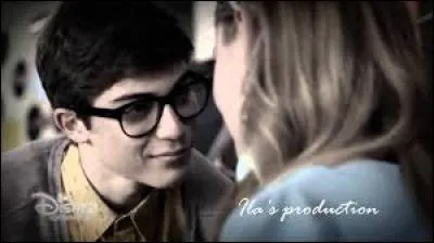 À qui Sam donne-t-il des cours de soutien ?