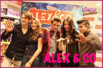 Pourquoi Christian, Emma, Sam et Nicole décident-ils de changer le nom du groupe ?