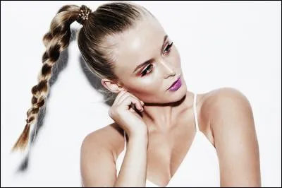 Quel est le pseudo officiel du Twitter de Zara Larsson ?