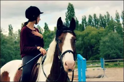 Quel est ce cheval que Sonia monte ?
