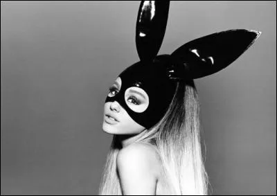 Comment s'appelle le CD qu'elle a fait en 2016 ?